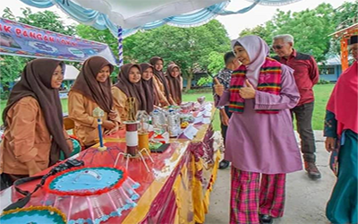 Wakil Gubernur SUMUT Tinjau Stand Pangan Siswa SMAN 10 Bogor